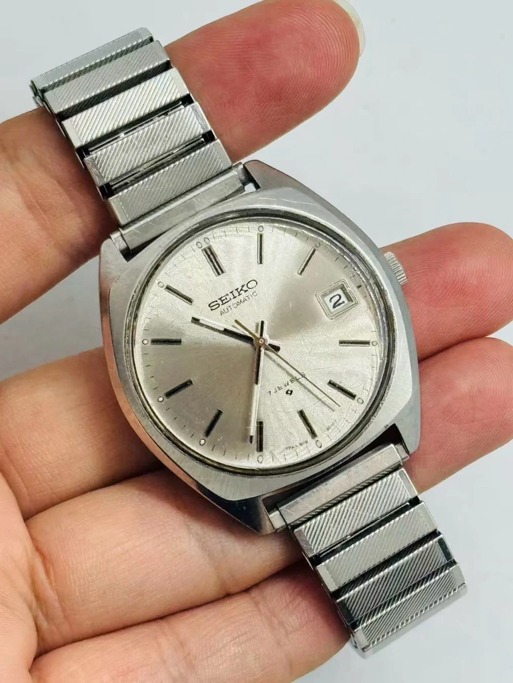 Vintage Seiko Men’s Automatic 17 Jewels Date 36mm Silver Dial Stretch Band Runs